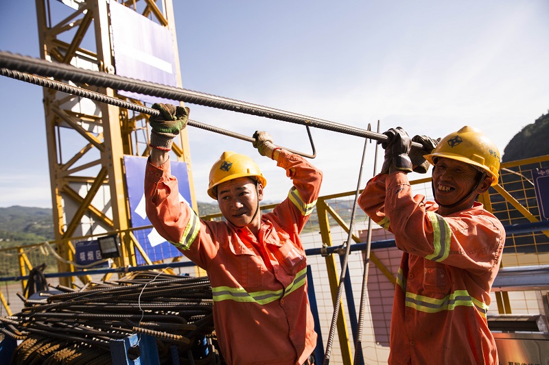 1567416893446729.jpg 并肩奮戰(zhàn),快樂施工.jpg