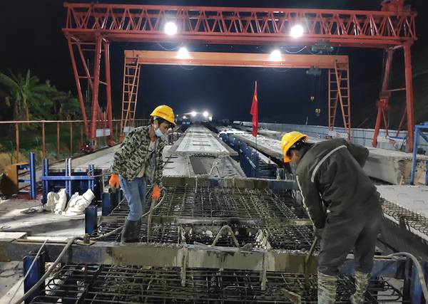 1582592272680805.jpg 廣西荔玉20標(biāo)節(jié)后復(fù)工首片20米箱梁澆筑完成_副本.jpg