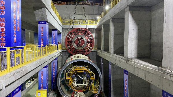 深圳地鐵8號(hào)線(xiàn)雙模盾構(gòu)機(jī)下井 (2)~1.jpg