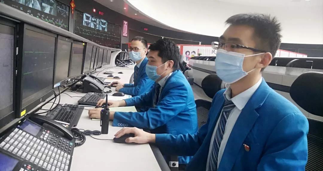 人民日報：開學(xué)季，天津地鐵3號線暖心服務(wù)，保證師生無憂出行                                                                                                                                                                          